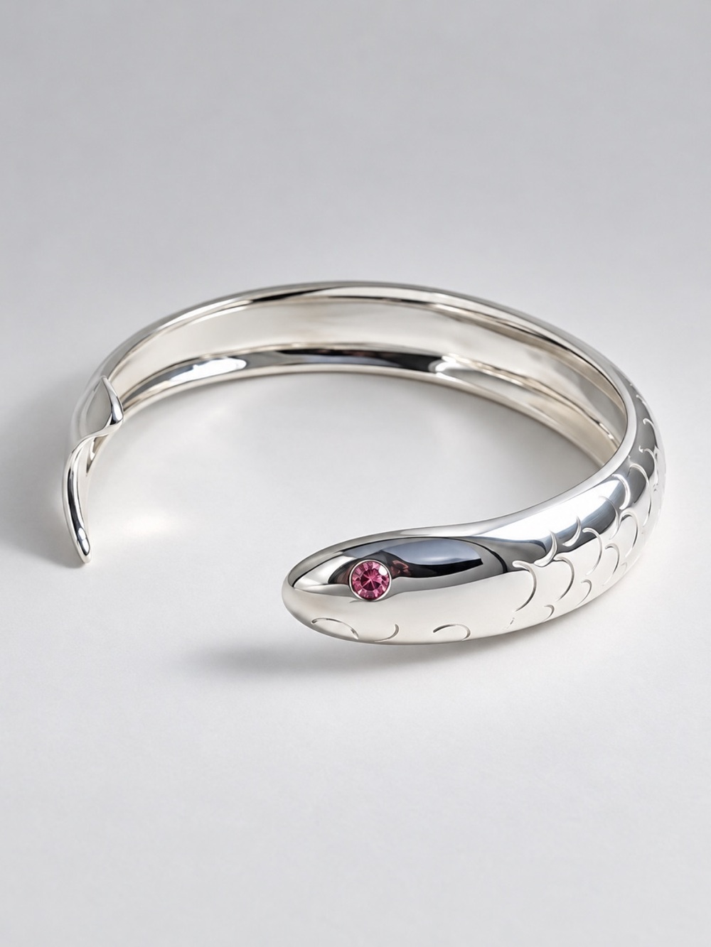 ✨BNWT - Cape Cod Fish Bracelet with Pink Tourmaline - size 6-6.5✨